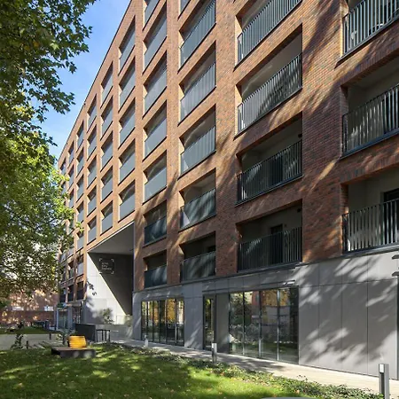 Modern Square With Balcony Lejlighed